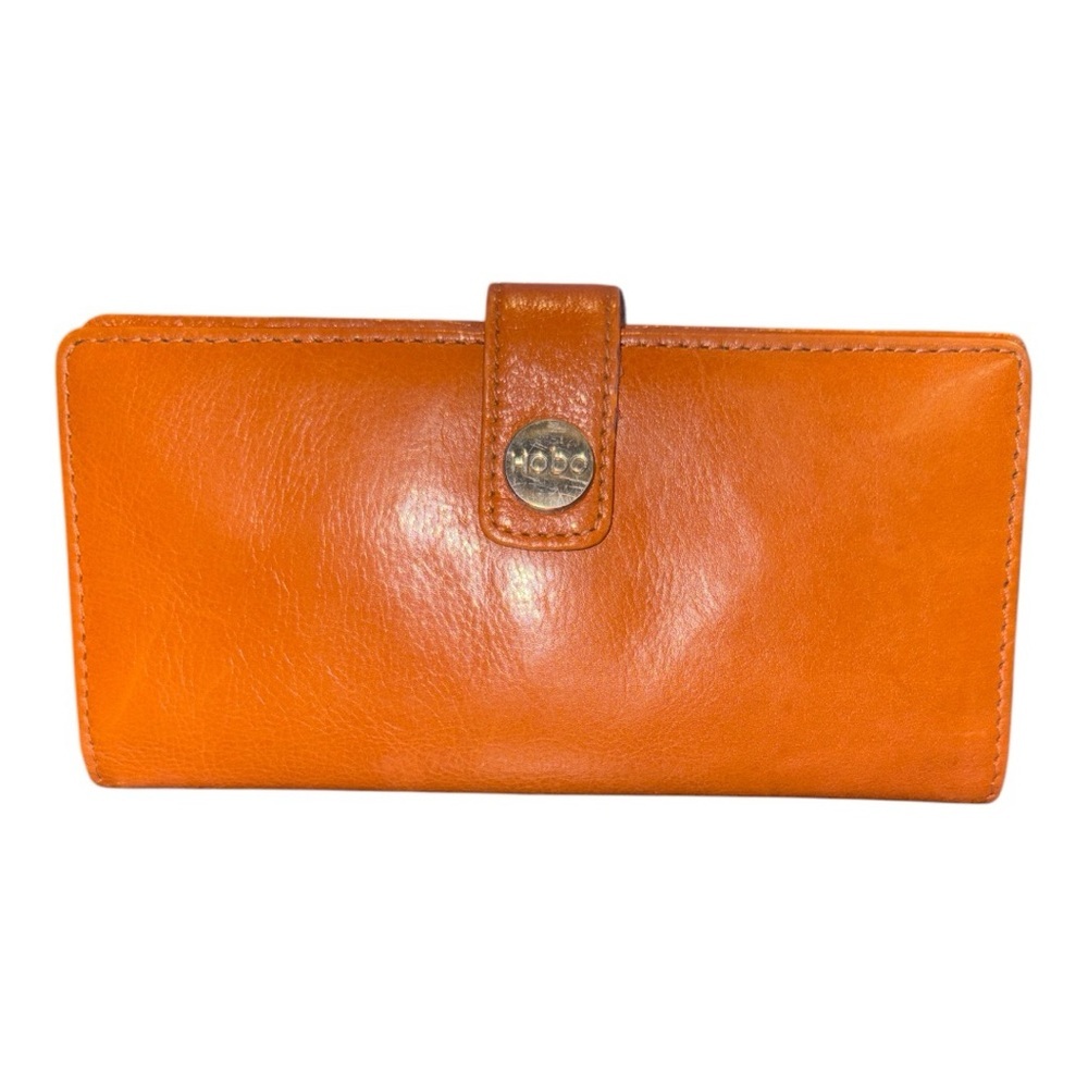 Hobo International long snap closure bi-fold wallet w/silver hardware. WLT 4